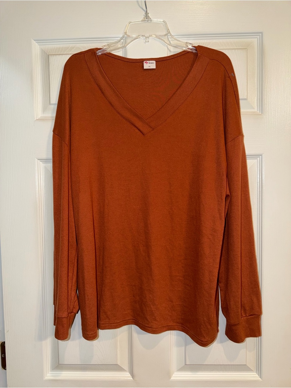Women's V-Neck Long Sleeve Tee in Rust